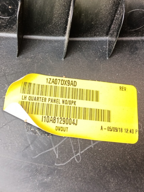 Boczek L tył Dodge Challenger 2015-2020 1ZA07DX9AD