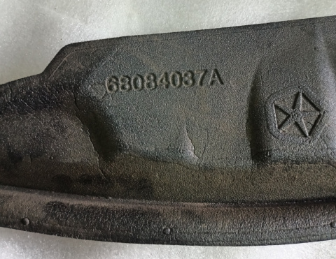Wygłuszenie błotnika przedniego L Dodge Durango 2011-2012 68084037A