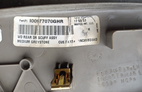 Listwa pogowa L Dodge Durango 2011-2013 1NC85BD3AD