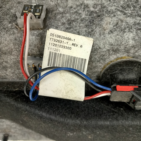 Wykończenie wnętrza Chrysler 300 2011-2020 05108294AA