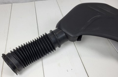 Rezonator powietrza Chrysler 300 2011-2014 04861926AF