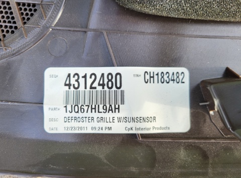 Listwa, osłona deski rozdzielczej Chrysler 300 2011-2012 1JQ67HL9AH