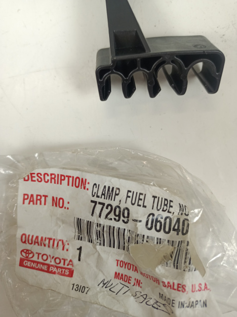 Uchwyt na przewody paliwowe Toyota Camry 2002-2011 77299-06040
