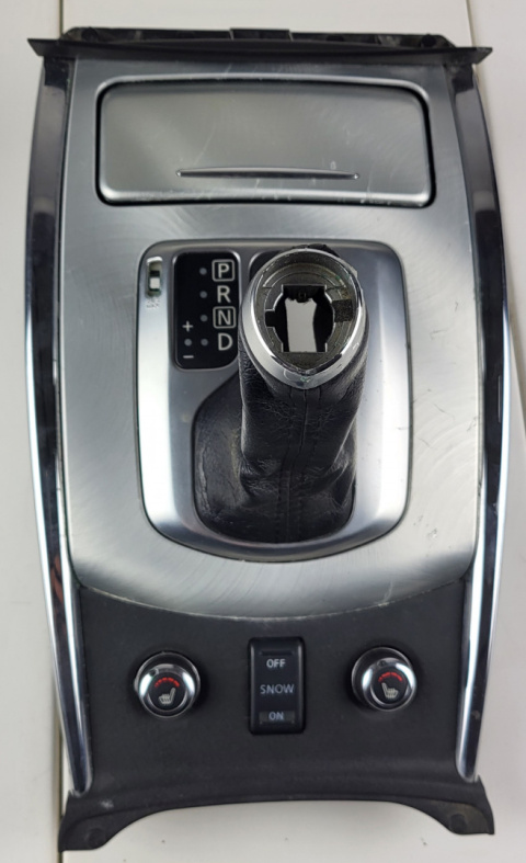 Panel konsola tunelu środkowego Infiniti G37 2008-2013 P13772A74800