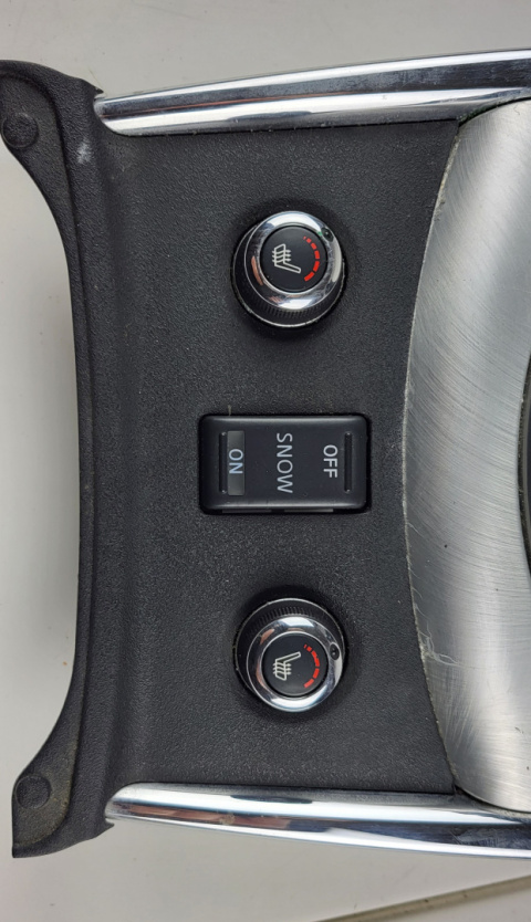 Panel konsola tunelu środkowego Infiniti G37 2008-2013 P13772A74800