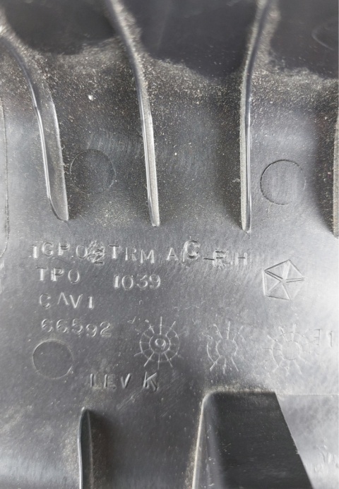 Panel słupka prawego tylnego Jeep Grand Cherokee 2011-2015 1GP02TRMAC