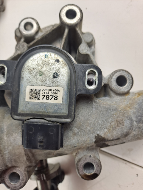 Wałek + siłownik zmiennych faz rozrządu lewy Infiniti G37 XS 2008-2013 22620EY00A