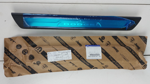 Listwa nakładka progowa prawa Dodge Durango 2011-2023 1SZ56DX9AA
