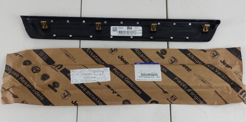 Listwa nakładka progowa prawa Dodge Durango 2011-2023 1SZ56DX9AA