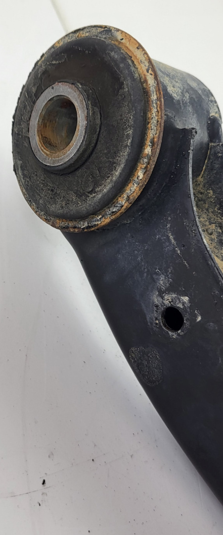 Wahacz górny lewy przedni Dodge RAM 1500 2011-2018 68227901AB
