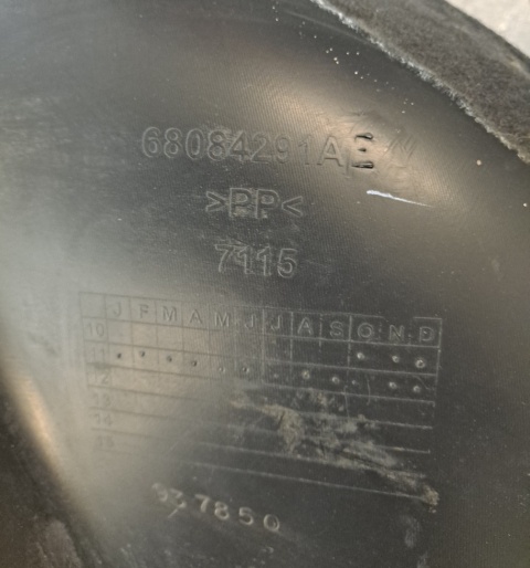Nadkole tylne lewe Chrysler 300 2011-2013 68084291AE