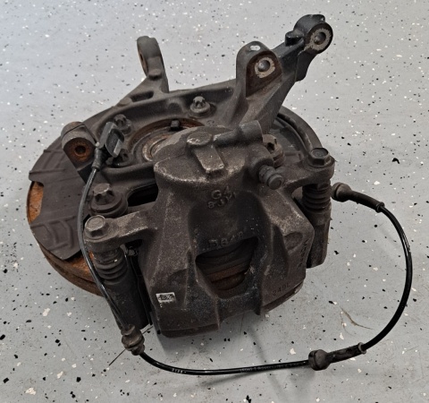 Zwrotnica piasta tarcza zacisk hamulcowy jarzmo czujnik ABS Jeep Compass 2017-2018 68259529AB