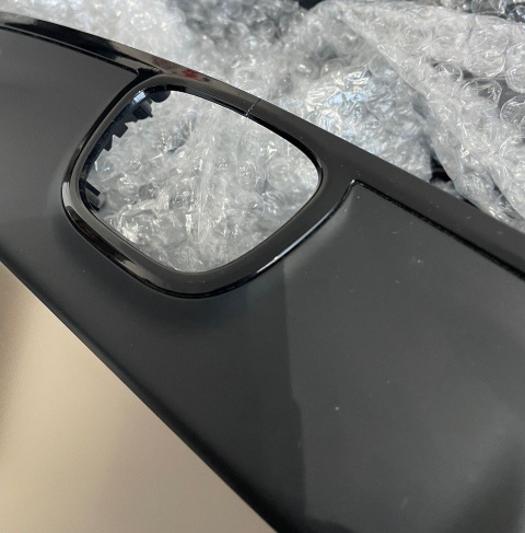 Ekran wyświetlacz uszkodzona ramka kratki nawiewu Chrysler 300 2012 68105156AB