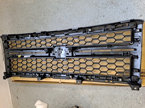 Grill atrapa chłodnicy Chevrolet Silverado 2014-2015 PS23060021 CLG150NAQ