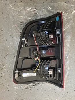Lampa tylna prawa Dodge RAM 1500 2019-2024 68261576AE