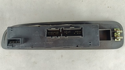 Panel sterowania szybami R Saab 9-7x 2005-2009 15857289