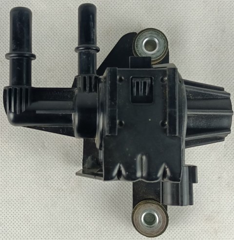 Zawór odpowietrzający zbiornik paliwa Ford Expedition 2002-2006 6L34-96683-AA